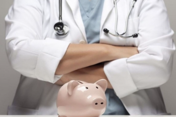 З наступного року лікарям «екстренки» та первинної ланки підвищать зарплати до 35 тисяч гривень